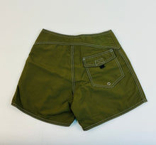 Carregar imagem no visualizador da galeria, The Vault: Women&#39;s Hawaiian Pro Boardshorts