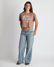 Load image into Gallery viewer, 2025 Lexus WSL Finals Fiji Crop Tee (Hazy Pink)