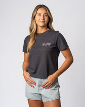 Carregar imagem no visualizador da galeria, 2025 Lexus US Open of Surfing W S/S Tee - Dark Gray